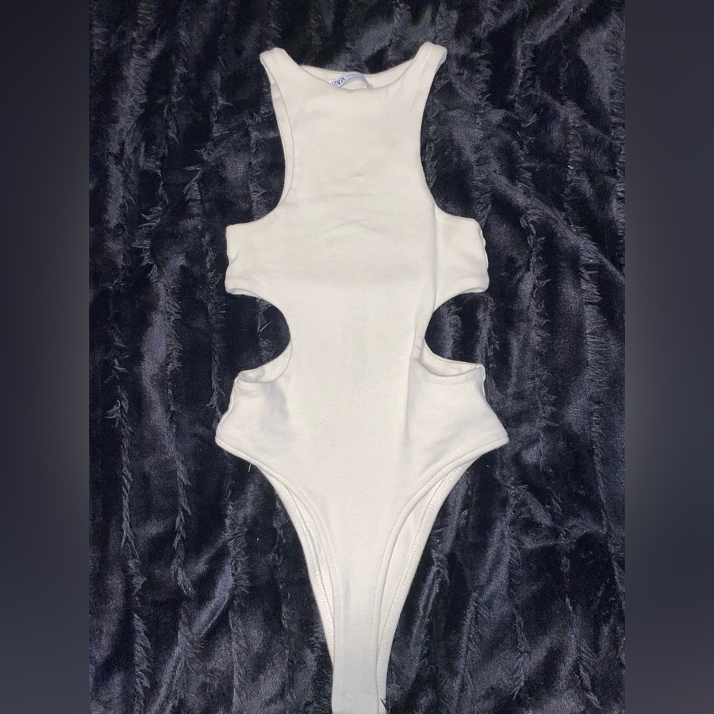 ZARA Women’s cream cut out bodysuit size small